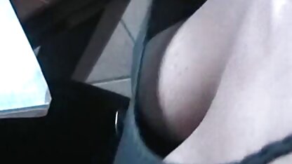 Cứng quái với busty milf trong vớ phin sec ba gia