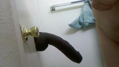 Fucks một brunette xem phim sec phi cong tre lai may bay ba gia trong các đít mà không cần cởi cô ấy quần denim