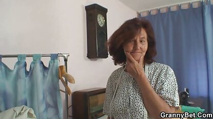 Cô gái nga tự cho mình hai phim sec may bay ba ra người đấm bóp