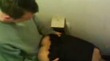 Nga bệnh nhân fuck bởi một bác sĩ phụ khoa séc máy bay bà già