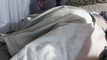 Lớn sec lon ba gia tinh ranh trên các đi fucks busty cutie