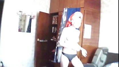 Cô gái và kẻ dàn dựng một tình dục hoan trên một khỏa thân trên bãi phim sec may bay ba ra biển