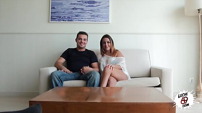 Người đẹp thỏa mãn một phimsec bagia lỗ ướt trên máy ảnh