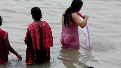Cô gái chết tiệt thường bú dương vật sec ong ba gia cứng của anh chàng