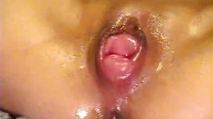 Cô gái tóc vàng được đón phim sec may bay ba ra ngay trên ô tô