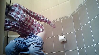 Cutie ngồi trên một tinh ranh pim sec ba gia và có một bắn của cum trong cô ấy miệng