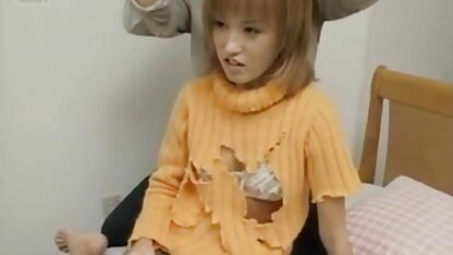 Granny phát triển một cái lỗ với một món đồ chơi và cho bạn trai fim sec ba gia của mình một cái lỗ